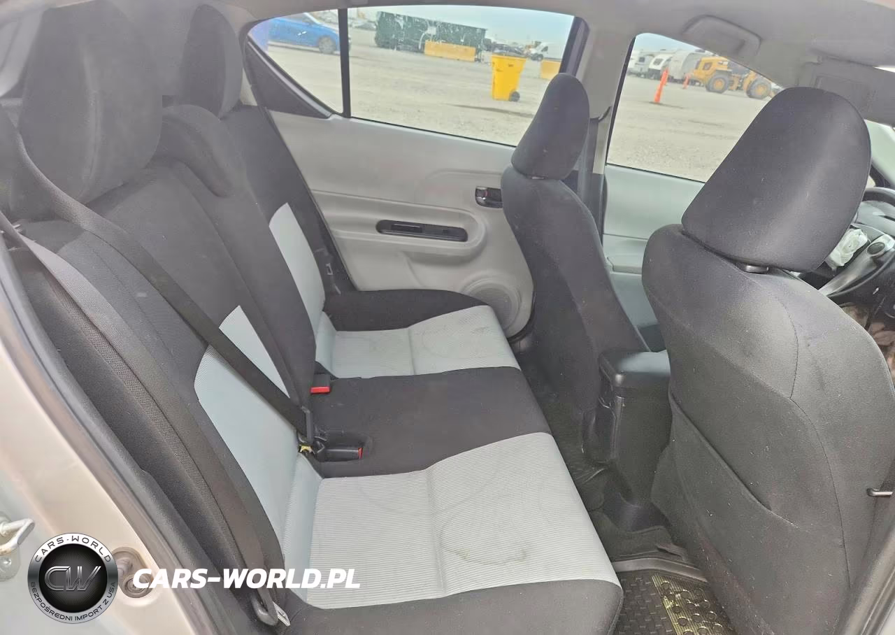 2013 Toyota Prius C Two VIN:JTDKDTB3XD1545709 - 10