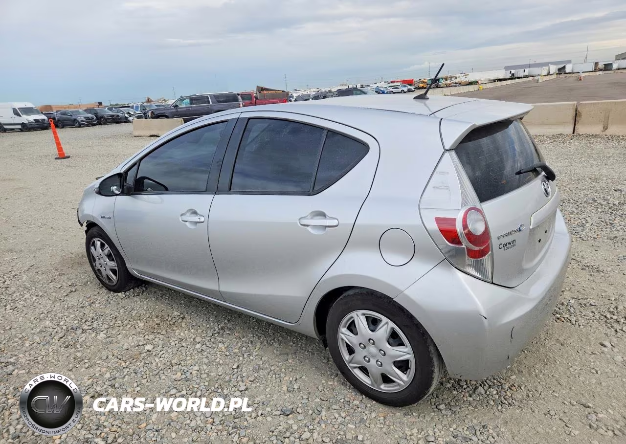 2013 Toyota Prius C Two VIN:JTDKDTB3XD1545709 - 2