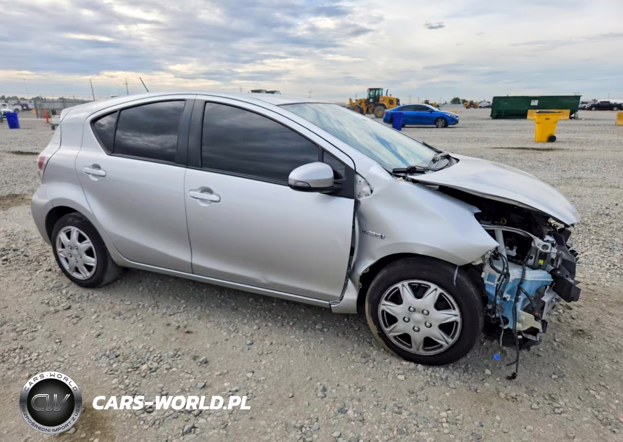 2013 Toyota Prius C Two VIN:JTDKDTB3XD1545709 - 4