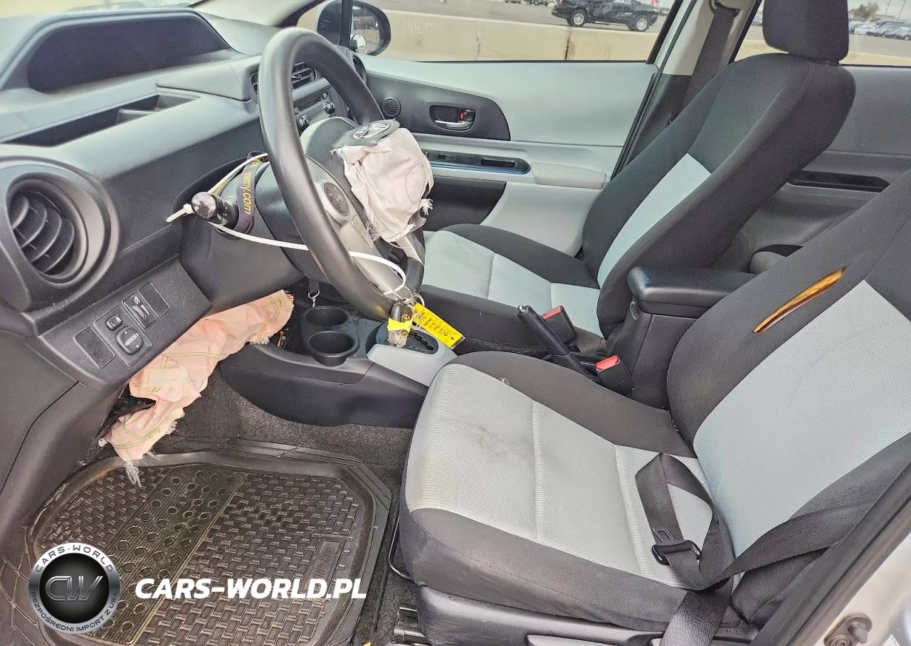 2013 Toyota Prius C Two VIN:JTDKDTB3XD1545709 - 7