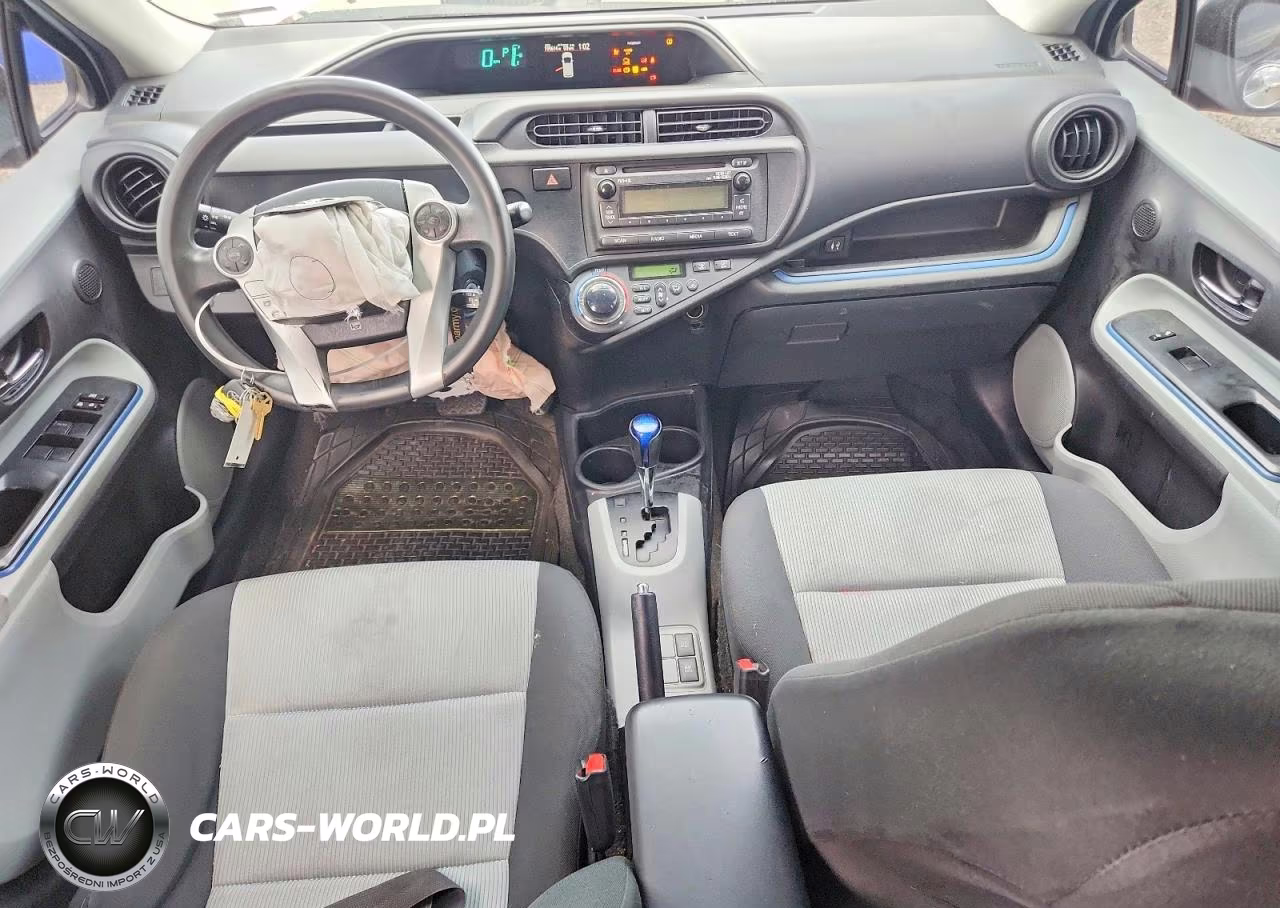 2013 Toyota Prius C Two VIN:JTDKDTB3XD1545709 - 8