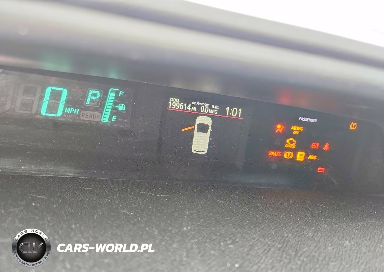 2013 Toyota Prius C Two VIN:JTDKDTB3XD1545709 - 9