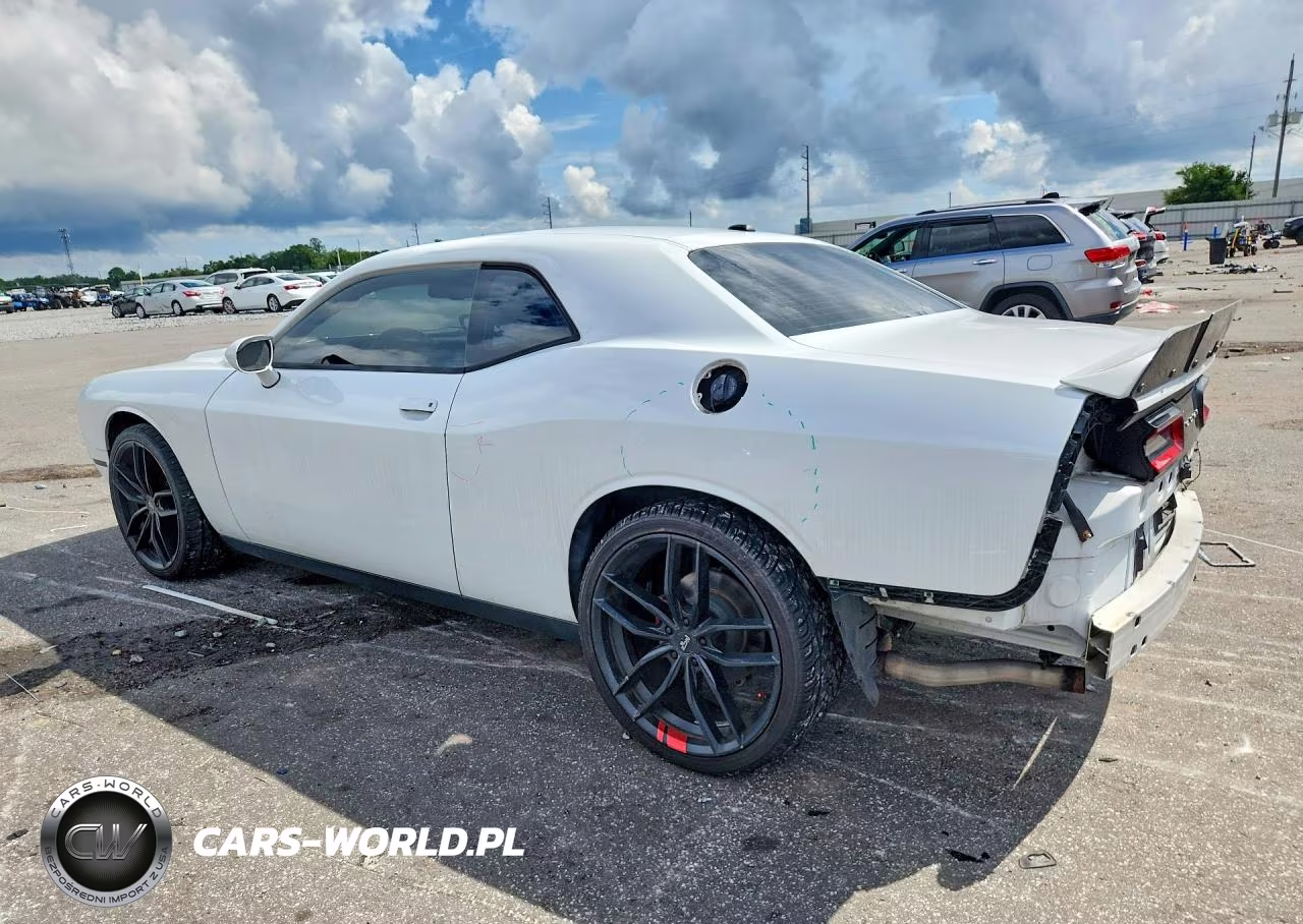 2018 Dodge Challenger Sxt VIN:2C3CDZAG0JH260322 - 2