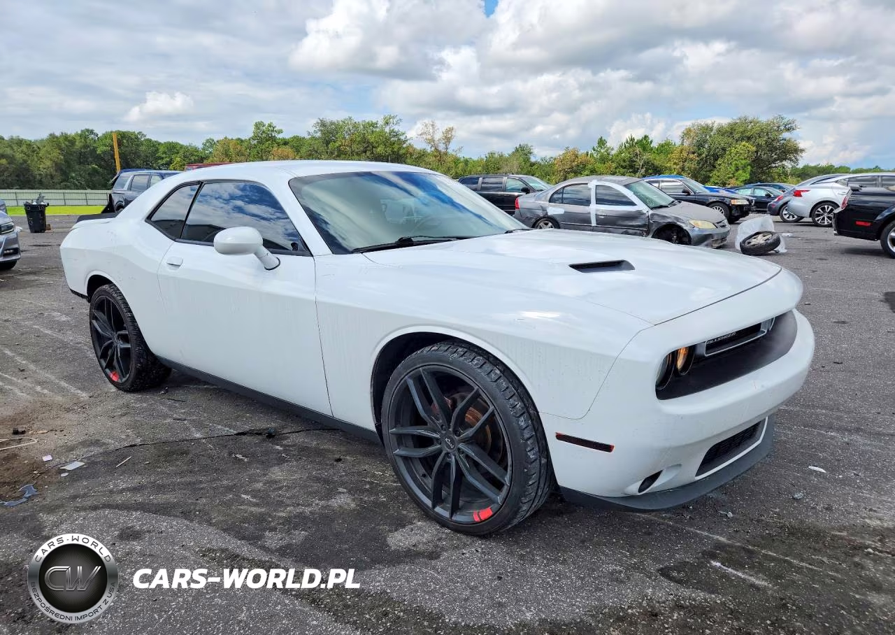 2018 Dodge Challenger Sxt VIN:2C3CDZAG0JH260322 - 4