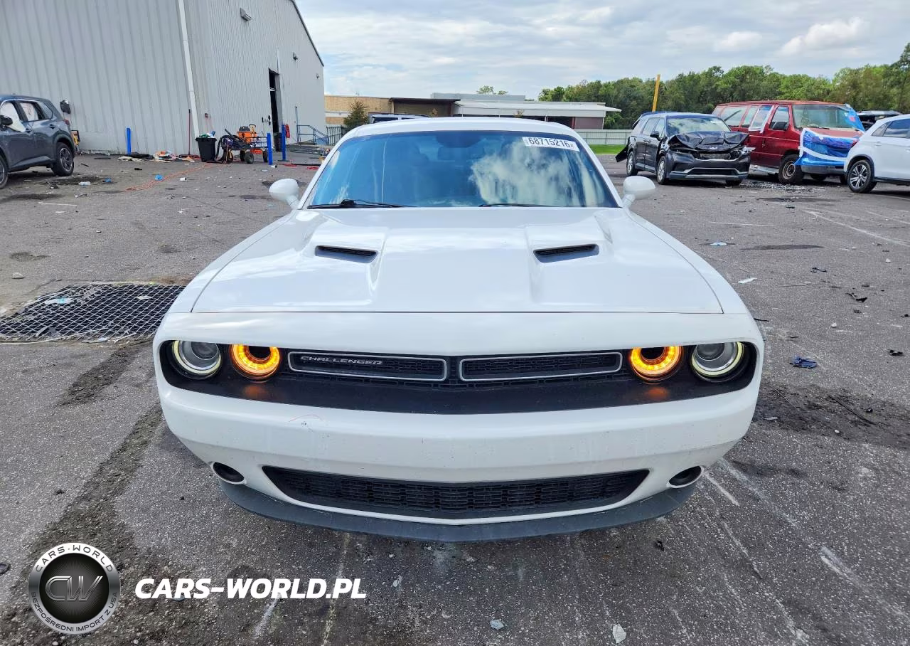 2018 Dodge Challenger Sxt VIN:2C3CDZAG0JH260322 - 5