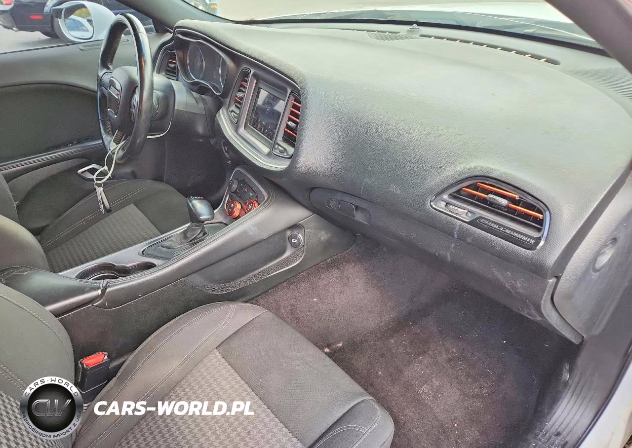 2018 Dodge Challenger Sxt VIN:2C3CDZAG0JH260322 - 8