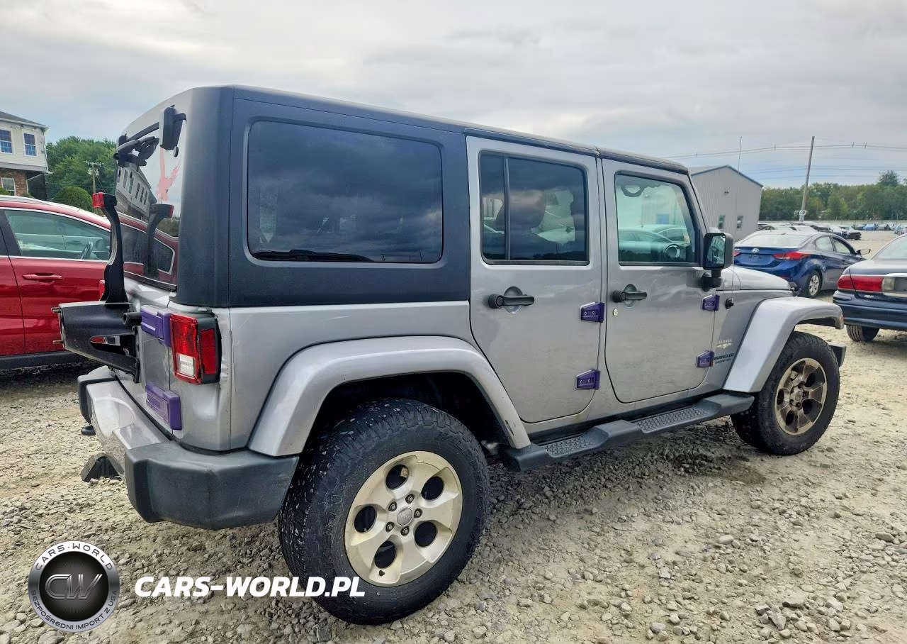 2015 Jeep Wrangler Unlimited Sahara VIN:1C4BJWEG5FL626777 - 3