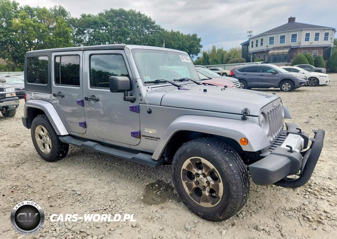 2015 Jeep Wrangler Unlimited Sahara VIN:1C4BJWEG5FL626777 - 4