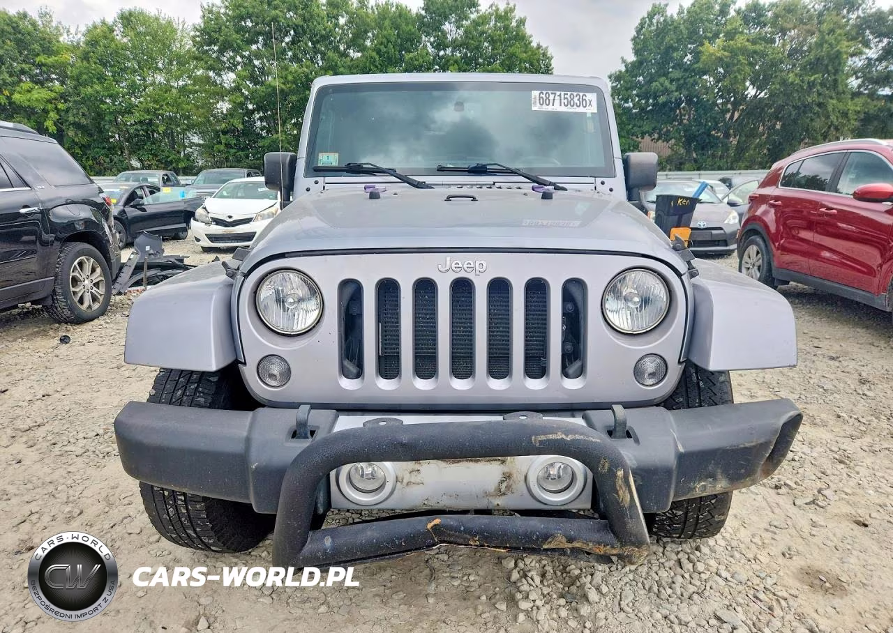 2015 Jeep Wrangler Unlimited Sahara VIN:1C4BJWEG5FL626777 - 5