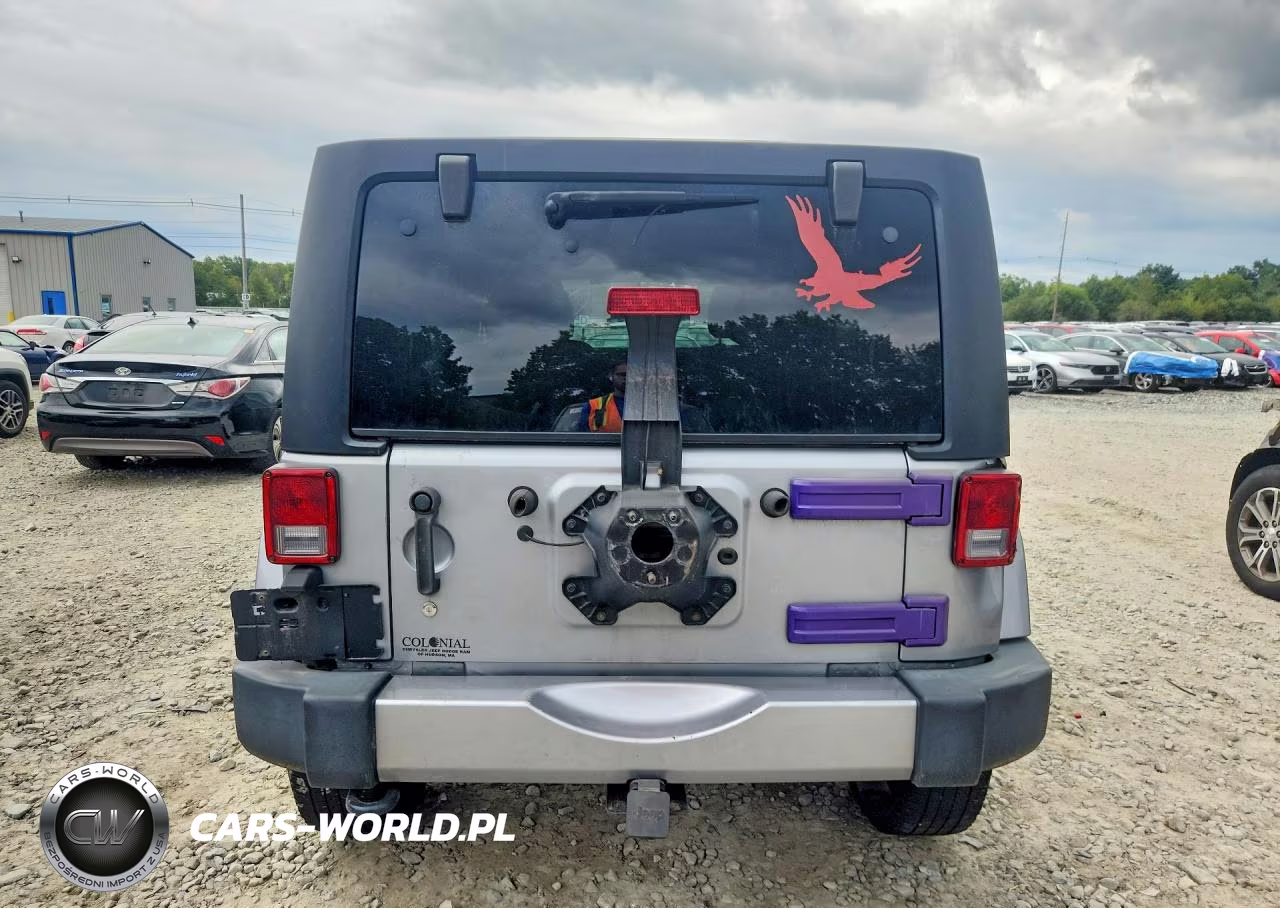 2015 Jeep Wrangler Unlimited Sahara VIN:1C4BJWEG5FL626777 - 6