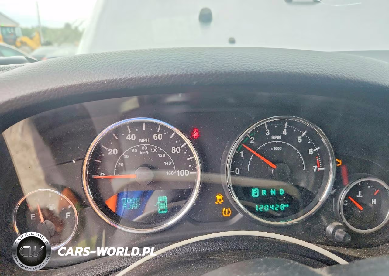 2015 Jeep Wrangler Unlimited Sahara VIN:1C4BJWEG5FL626777 - 9