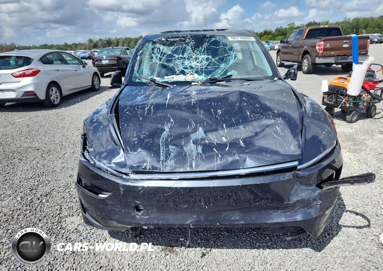 2026 Tesla Model Y VIN:7SAYGDEE7TA438238 - 5