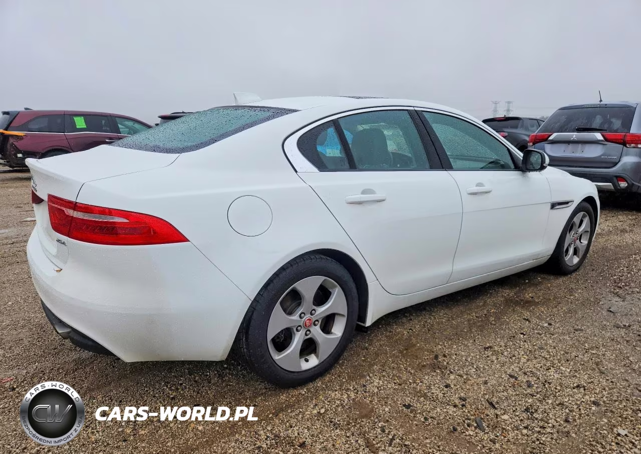 2018 Jaguar Xe VIN:SAJAR4FX3JCP34333 - 3
