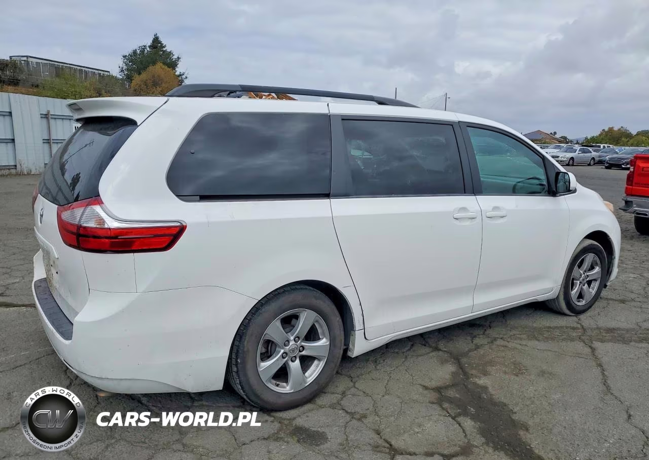 2016 Toyota Sienna Le VIN:5TDKK3DC6GS727563 - 3