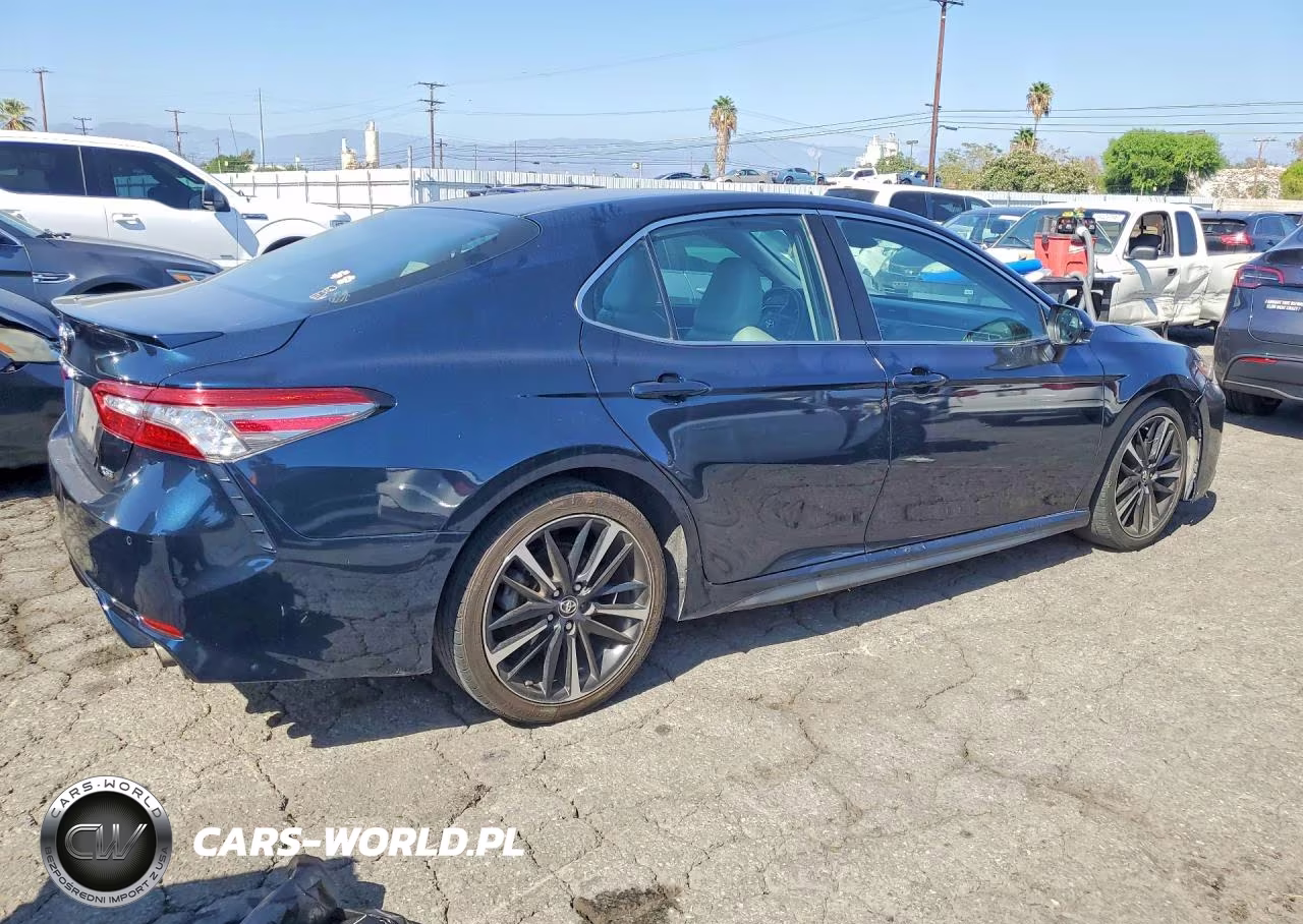 2018 Toyota Camry Xse VIN:4T1B61HK1JU654210 - 3