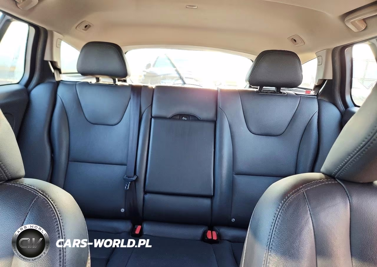 2015 Volvo V60 Platinum VIN:YV140MEDXF1203057 - 10