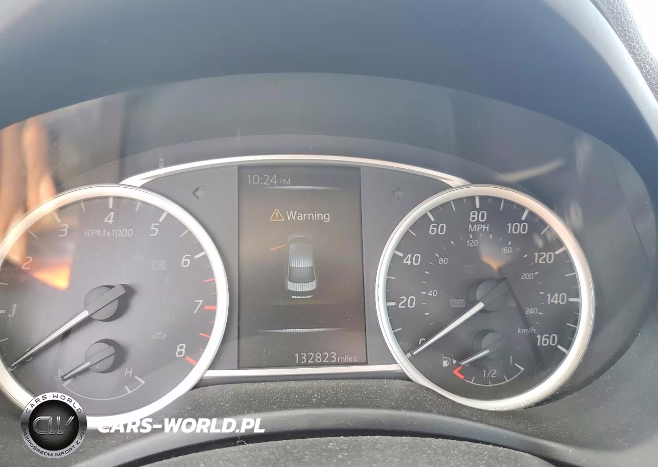 2018 Nissan Sentra S VIN:3N1AB7AP1JY335619 - 9