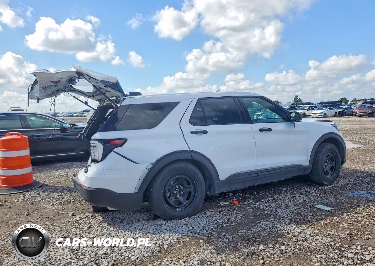2025 Ford Explorer Police Interceptor VIN:1FM5K8AW2SGC23812 - 3
