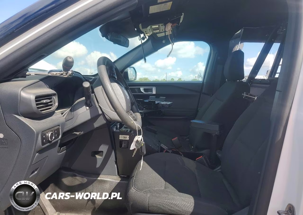 2025 Ford Explorer Police Interceptor VIN:1FM5K8AW2SGC23812 - 7