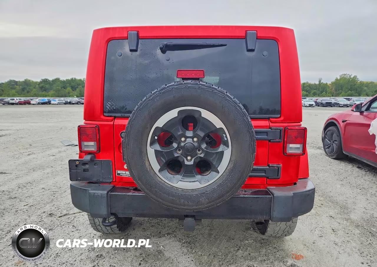 2014 Jeep Wrangler Unlimited Sahara VIN:1C4HJWEG0EL324418 - 6