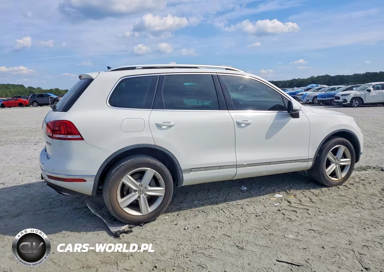 2015 Volkswagen Touareg Hybrid VIN:WVGEG9BP1FD006693 - 3