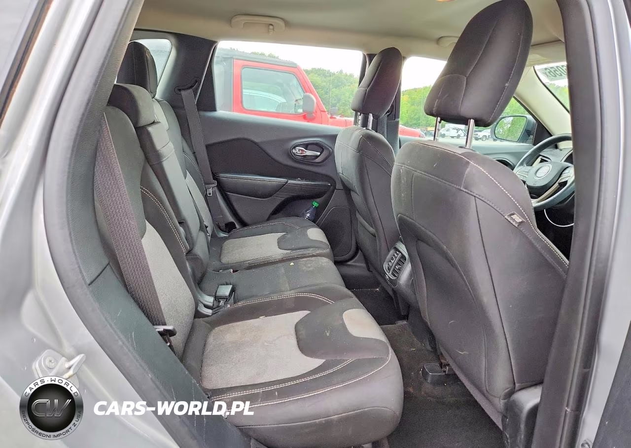 2015 Jeep Cherokee Sport VIN:1C4PJLAB6FW700950 - 10
