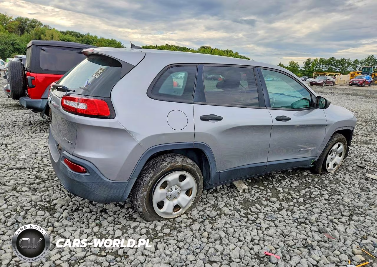 2015 Jeep Cherokee Sport VIN:1C4PJLAB6FW700950 - 3