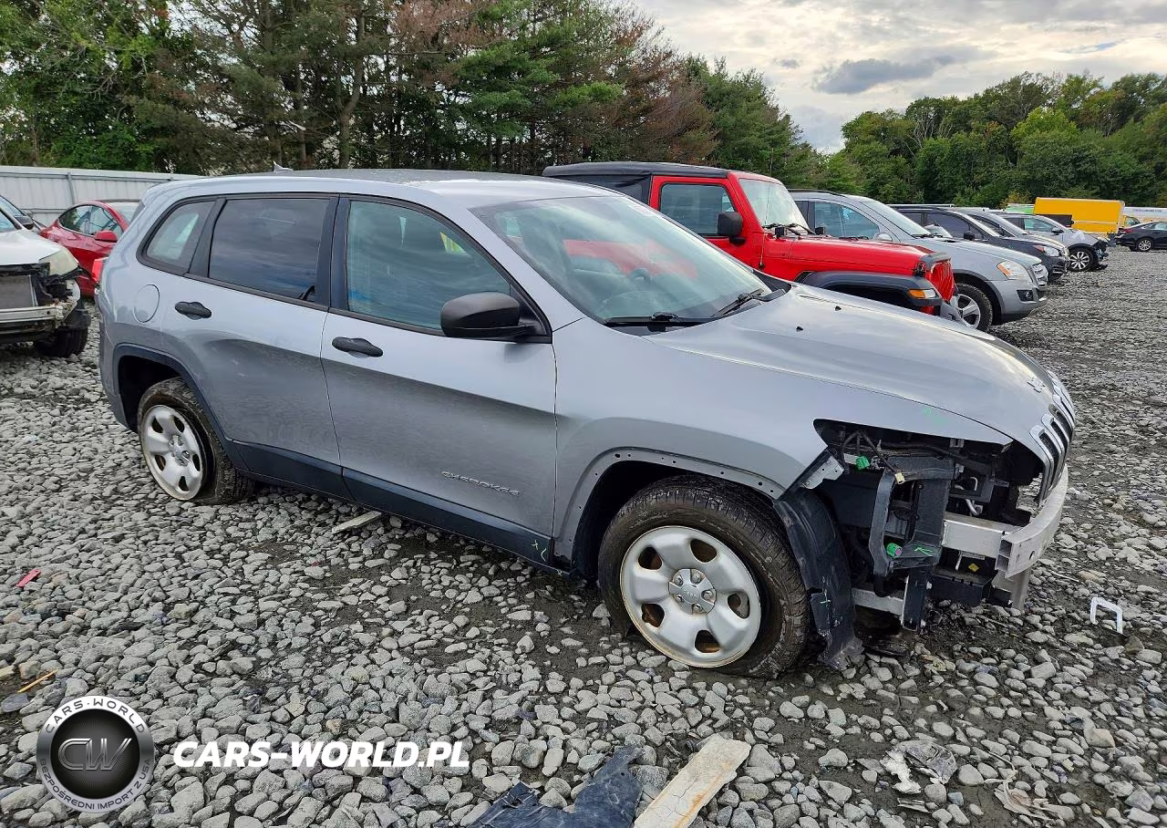 2015 Jeep Cherokee Sport VIN:1C4PJLAB6FW700950 - 4