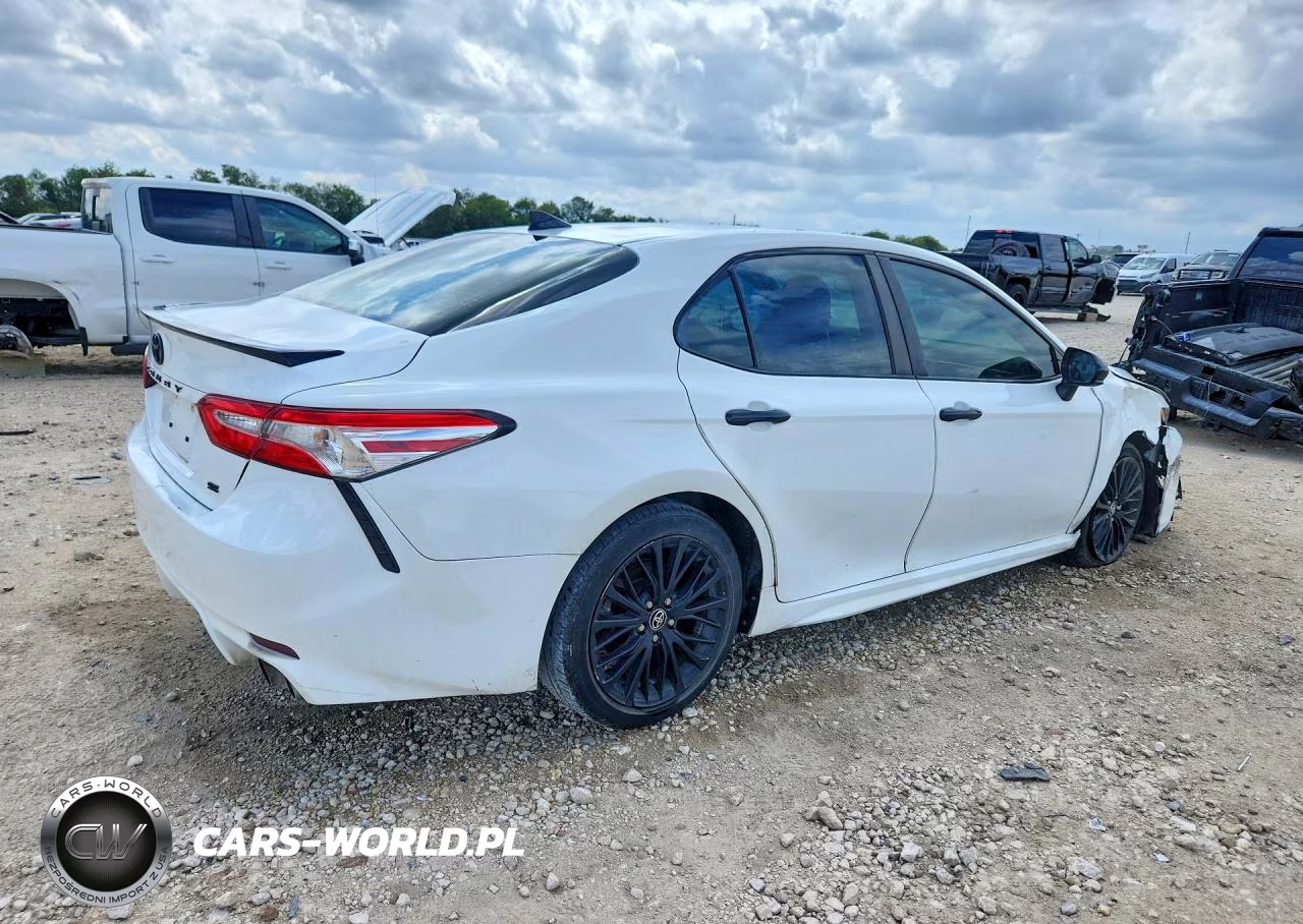 2020 Toyota Camry Se Nightshade VIN:4T1G11AK2LU390884 - 3