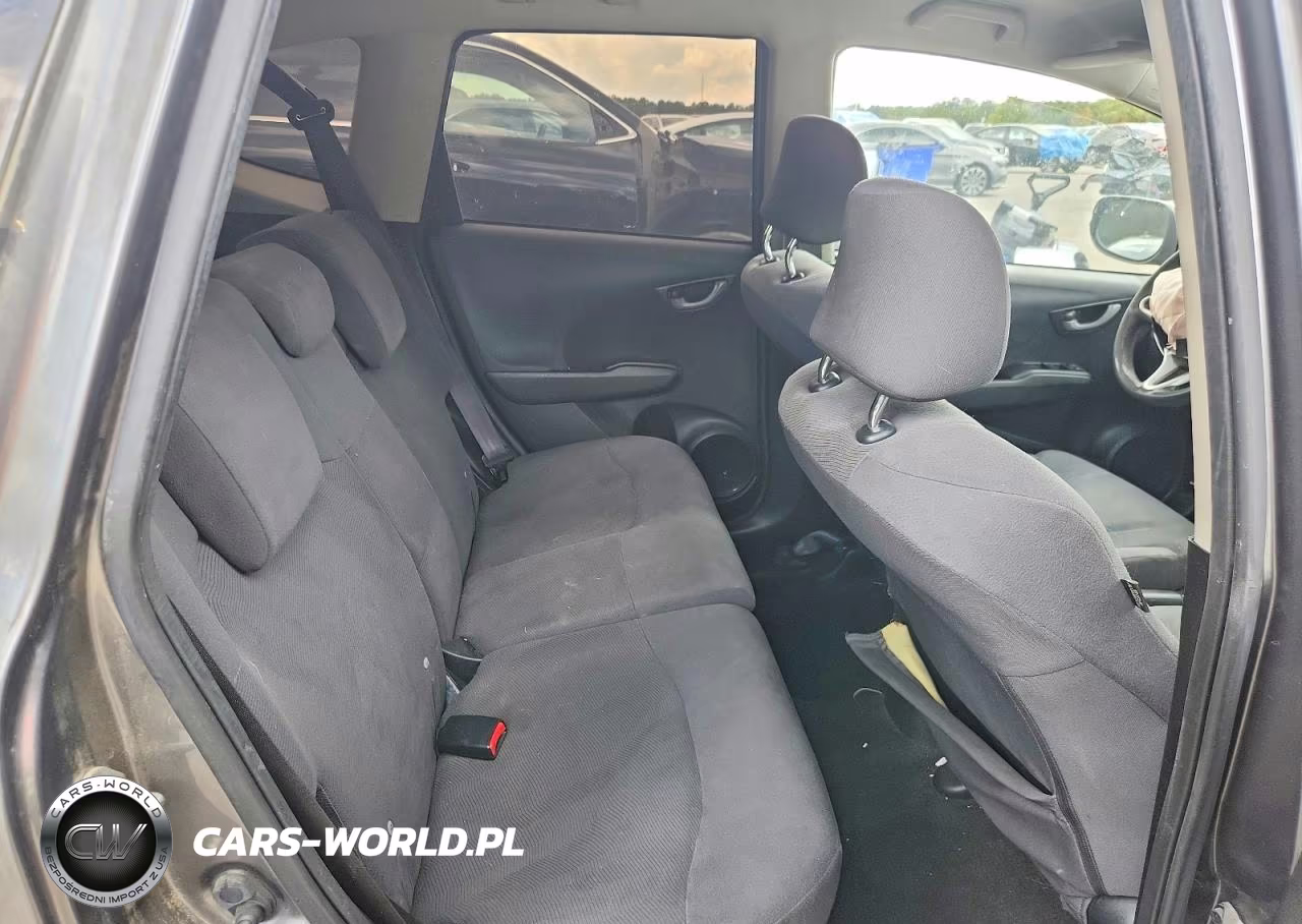 2013 Honda Fit VIN:JHMGE8H31DC082952 - 10
