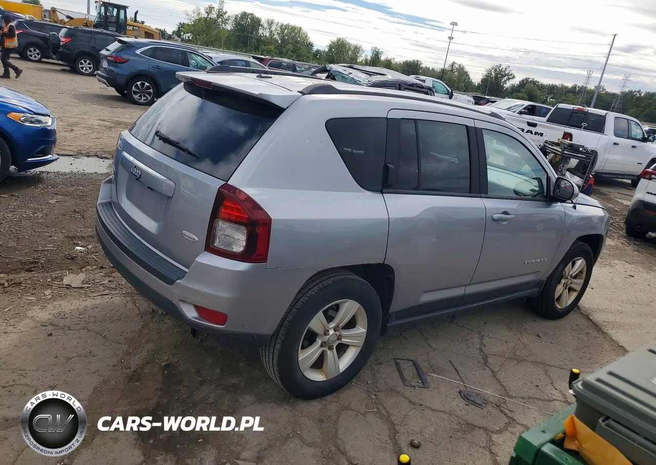 2015 Jeep Compass Latitude VIN:1C4NJDEB0FD163172 - 3