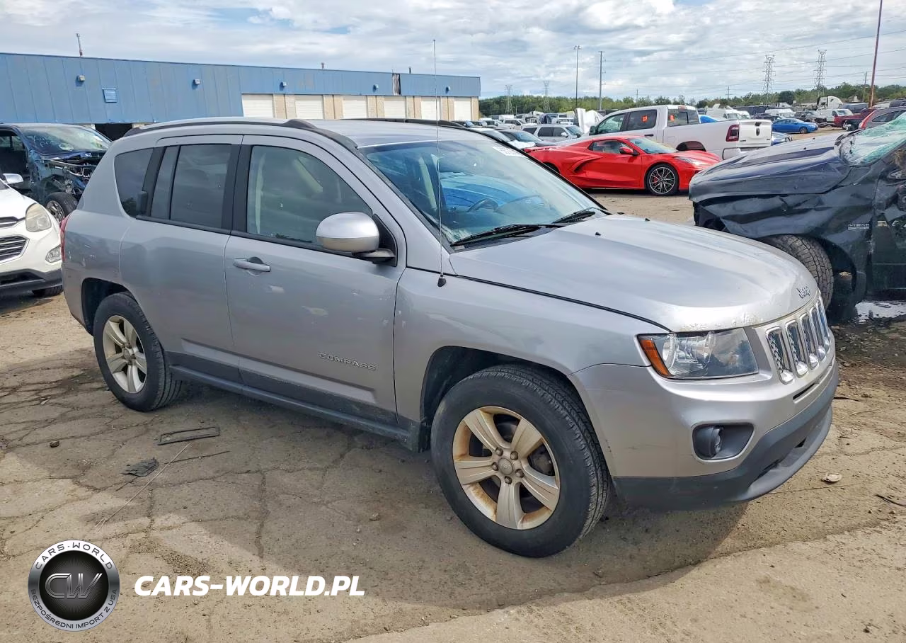 2015 Jeep Compass Latitude VIN:1C4NJDEB0FD163172 - 4
