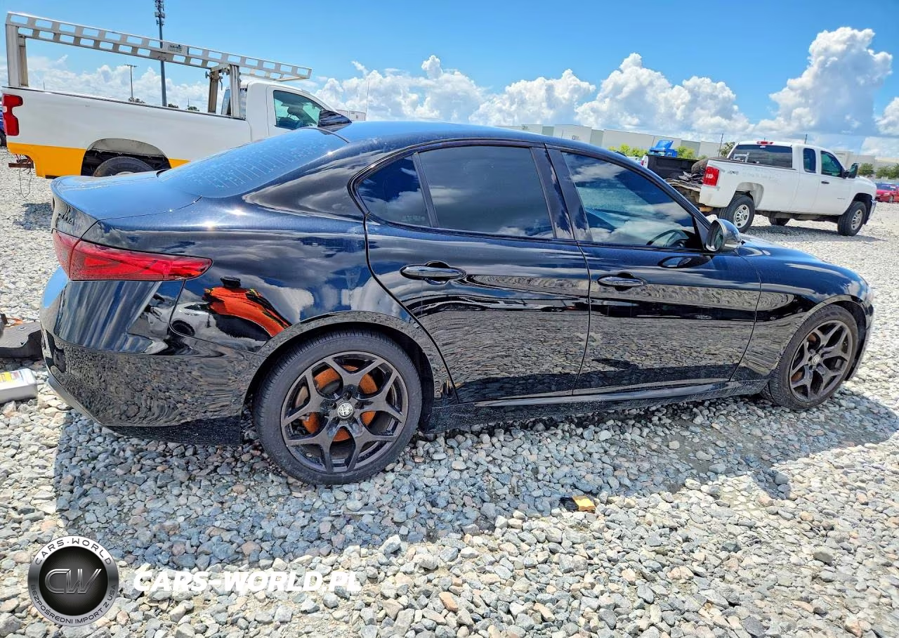 2021 Alfa Romeo Giulia Sport VIN:ZARFAMAN6M7641603 - 3