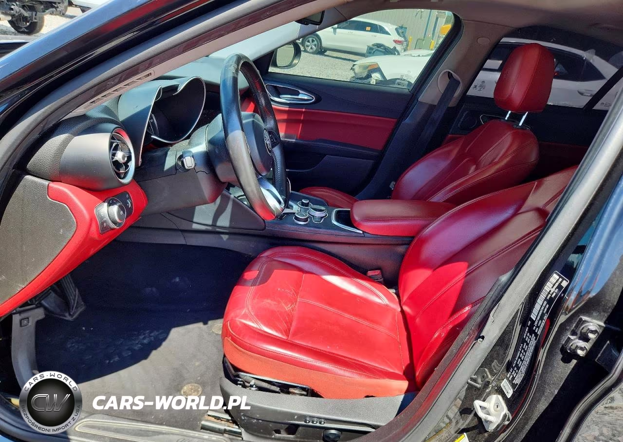 2021 Alfa Romeo Giulia Sport VIN:ZARFAMAN6M7641603 - 7