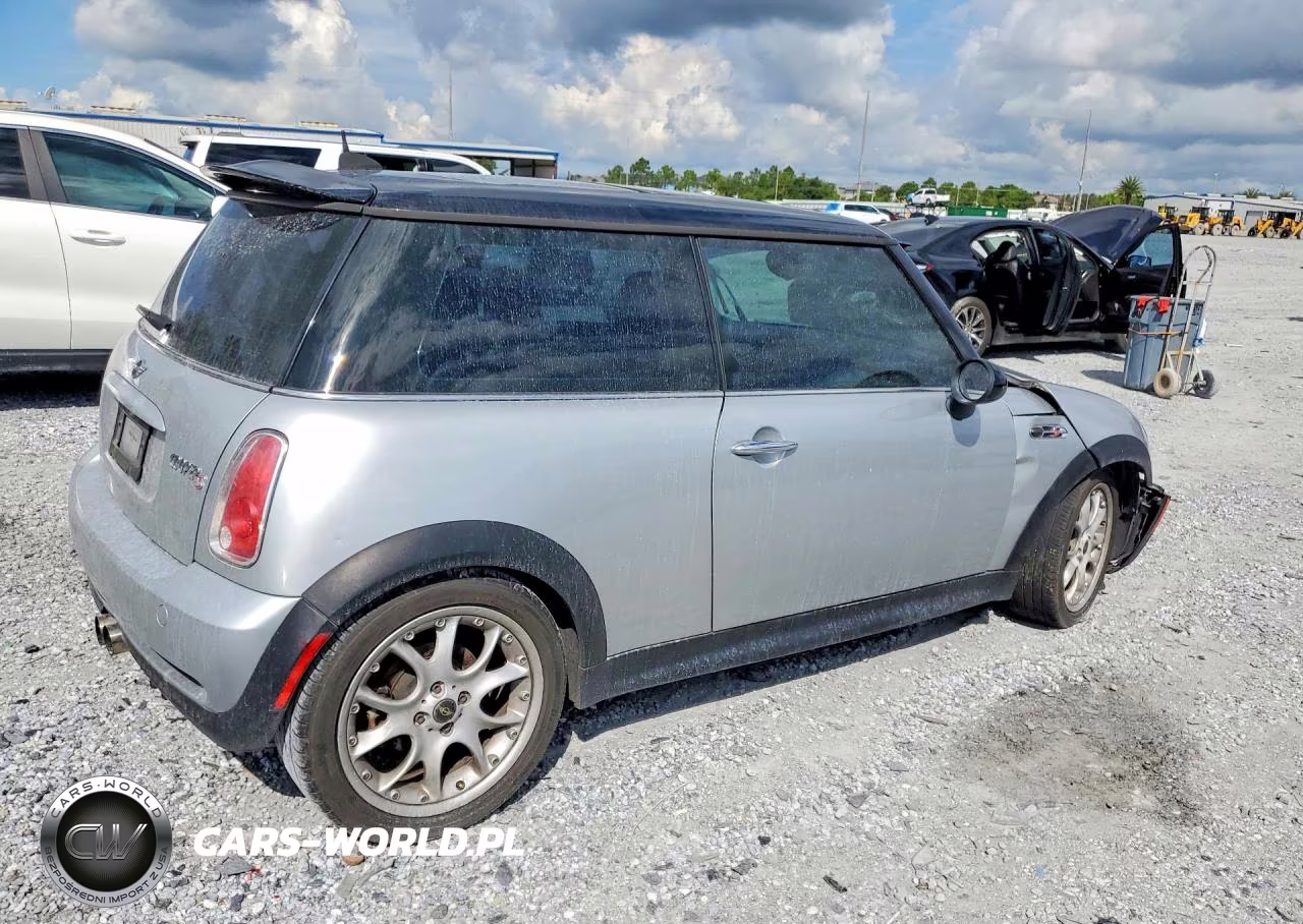 2006 Mini Cooper S VIN:WMWRE33536TN25656 - 3