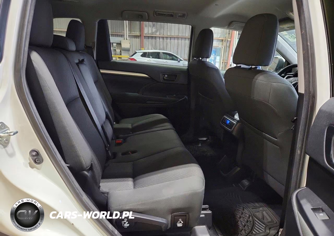 2018 Toyota Highlander Le VIN:5TDZZRFHXJS238743 - 11