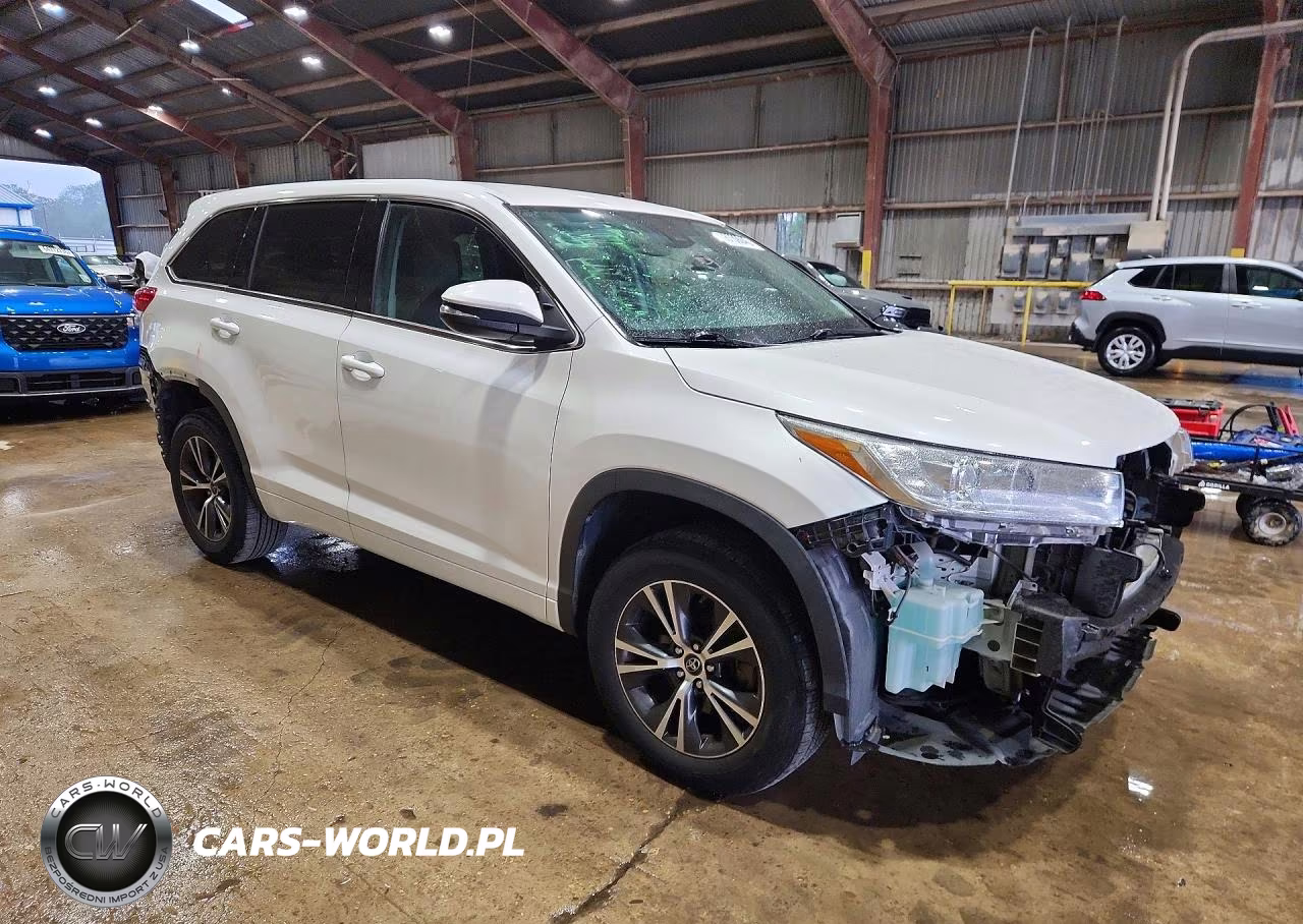 2018 Toyota Highlander Le VIN:5TDZZRFHXJS238743 - 4