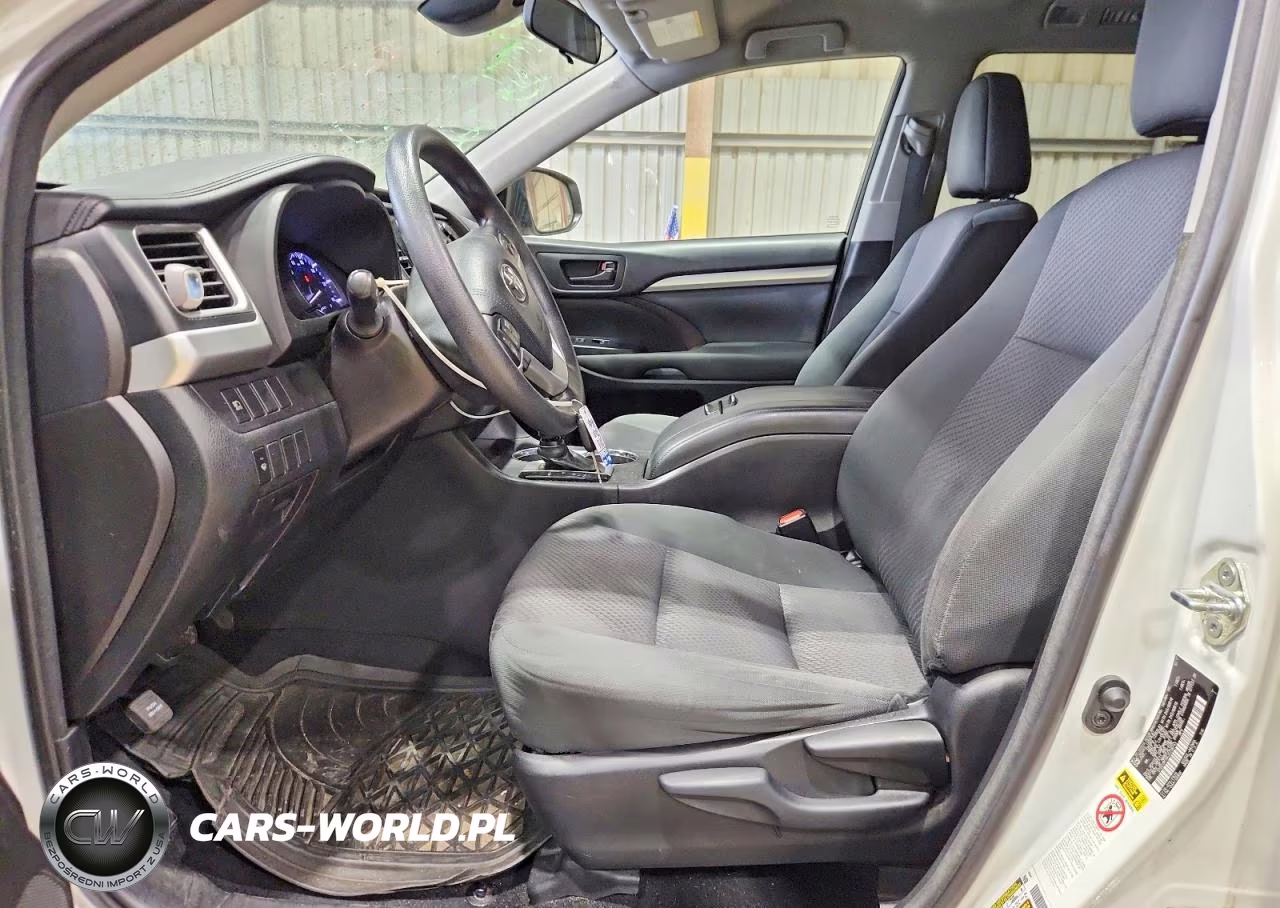 2018 Toyota Highlander Le VIN:5TDZZRFHXJS238743 - 7