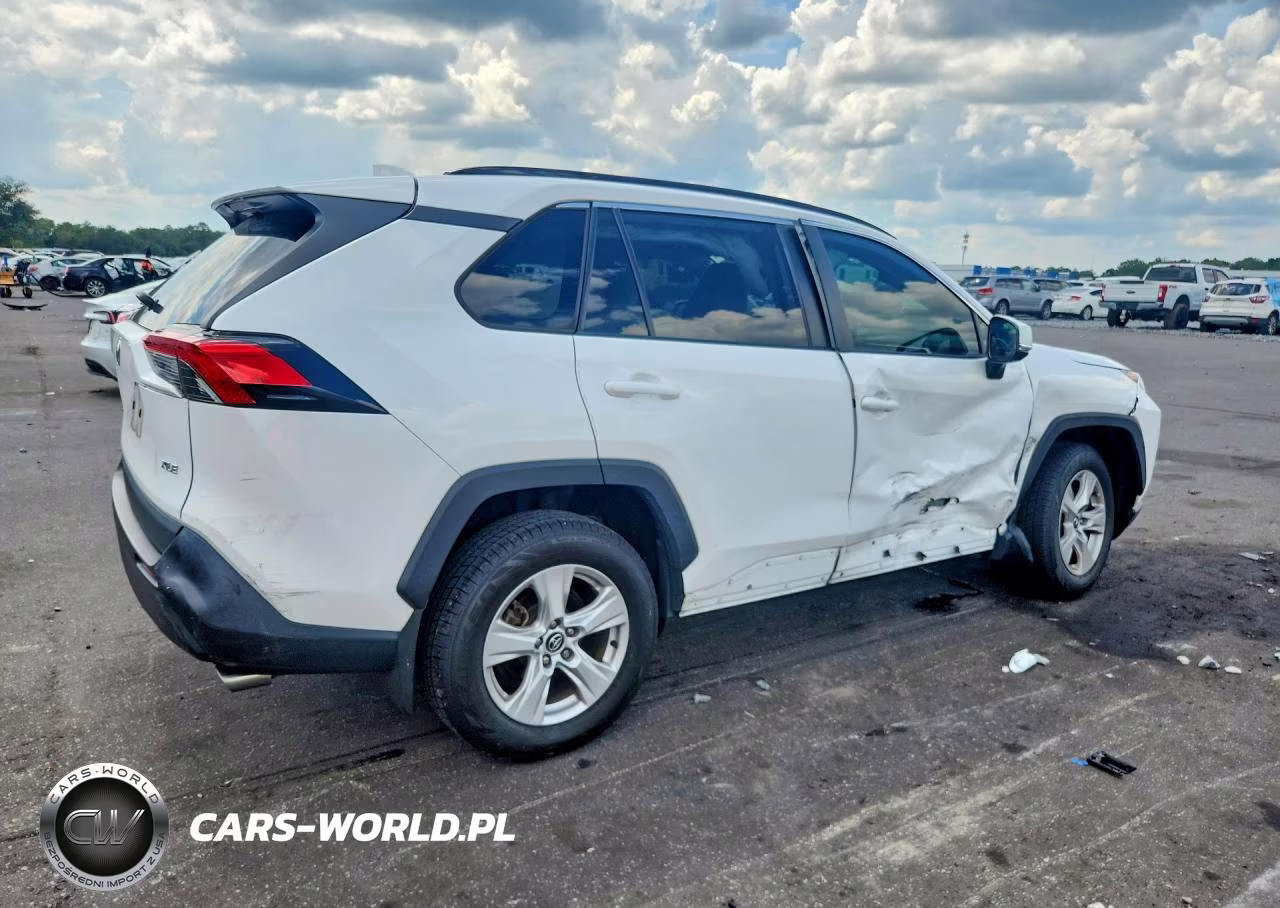 2021 Toyota Rav4 VIN:2T3W1RFV4MC108235 - 3