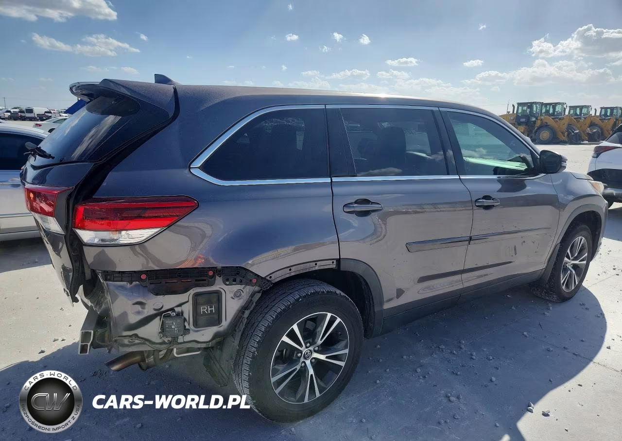 2019 Toyota Highlander Le Plus VIN:5TDZZRFH4KS324258 - 3