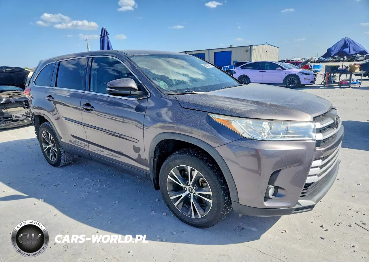 2019 Toyota Highlander Le Plus VIN:5TDZZRFH4KS324258 - 4