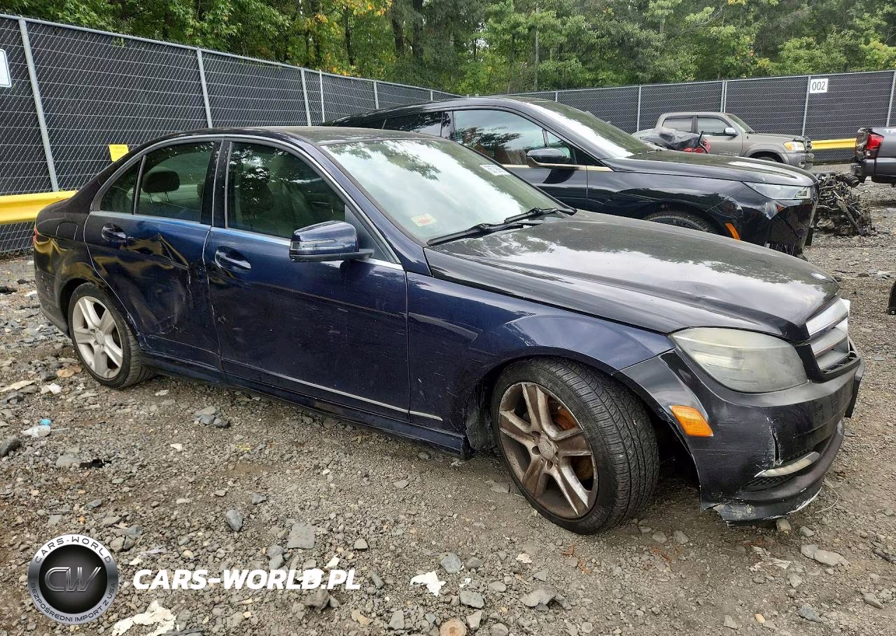2011 Mercedes-Benz C 300 VIN:WDDGF5EB8BF632187 - 4