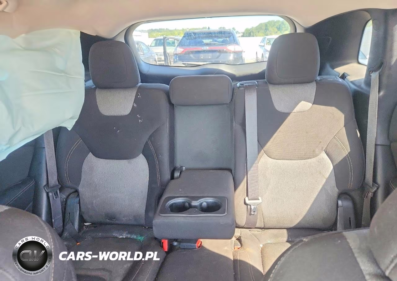 2018 Jeep Cherokee Latitude VIN:1C4PJMCXXJD587054 - 10