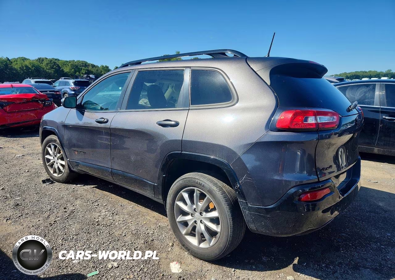 2018 Jeep Cherokee Latitude VIN:1C4PJMCXXJD587054 - 2