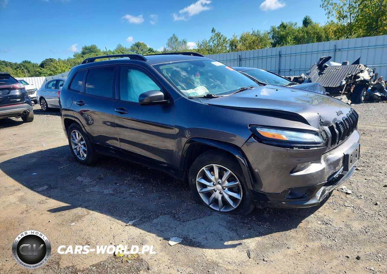 2018 Jeep Cherokee Latitude VIN:1C4PJMCXXJD587054 - 4