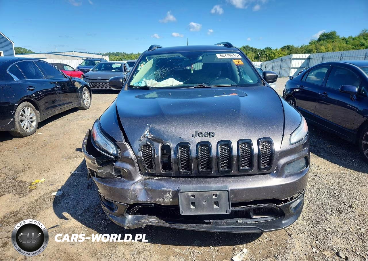 2018 Jeep Cherokee Latitude VIN:1C4PJMCXXJD587054 - 5
