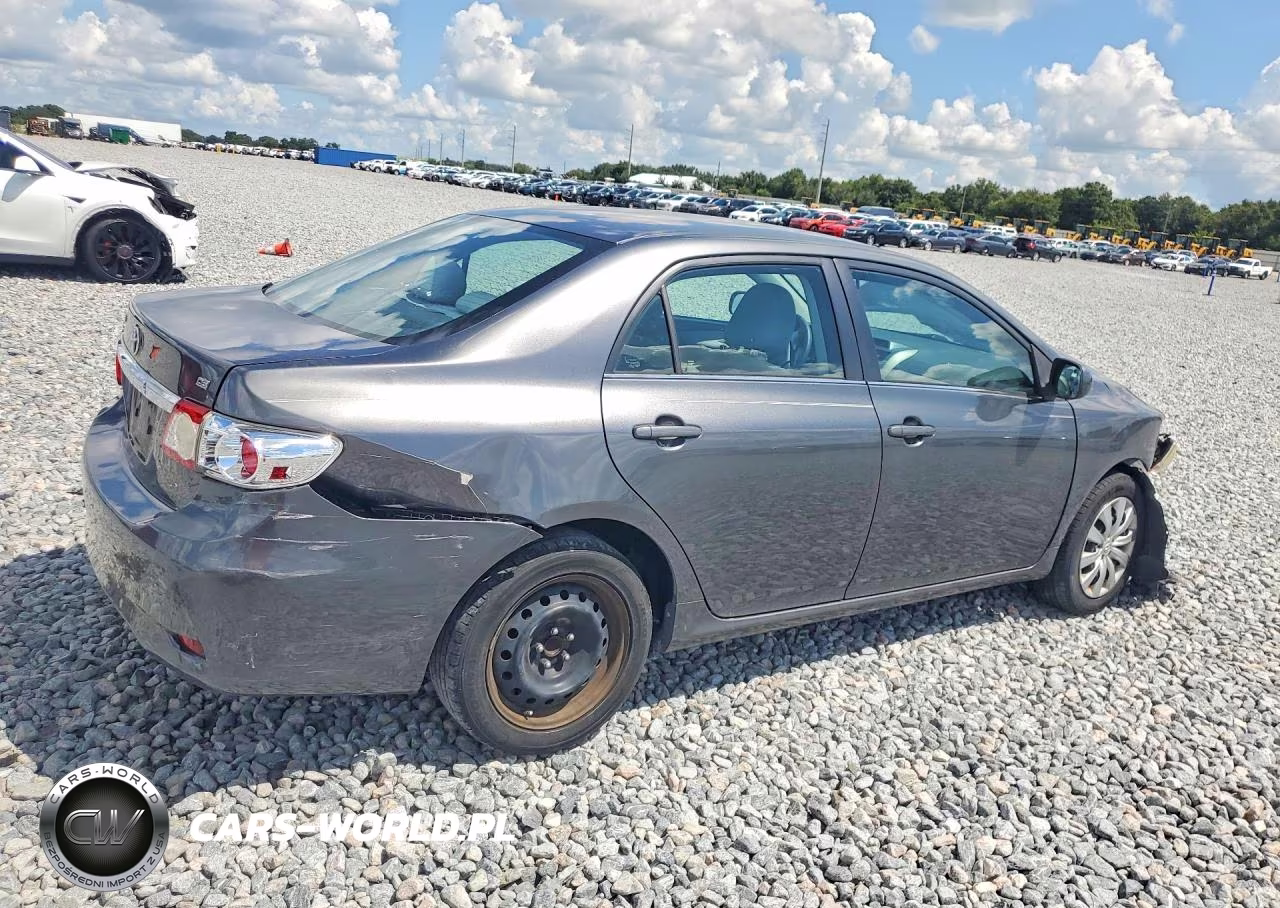 2013 Toyota Corolla Le VIN:2T1BU4EEXDC125494 - 3