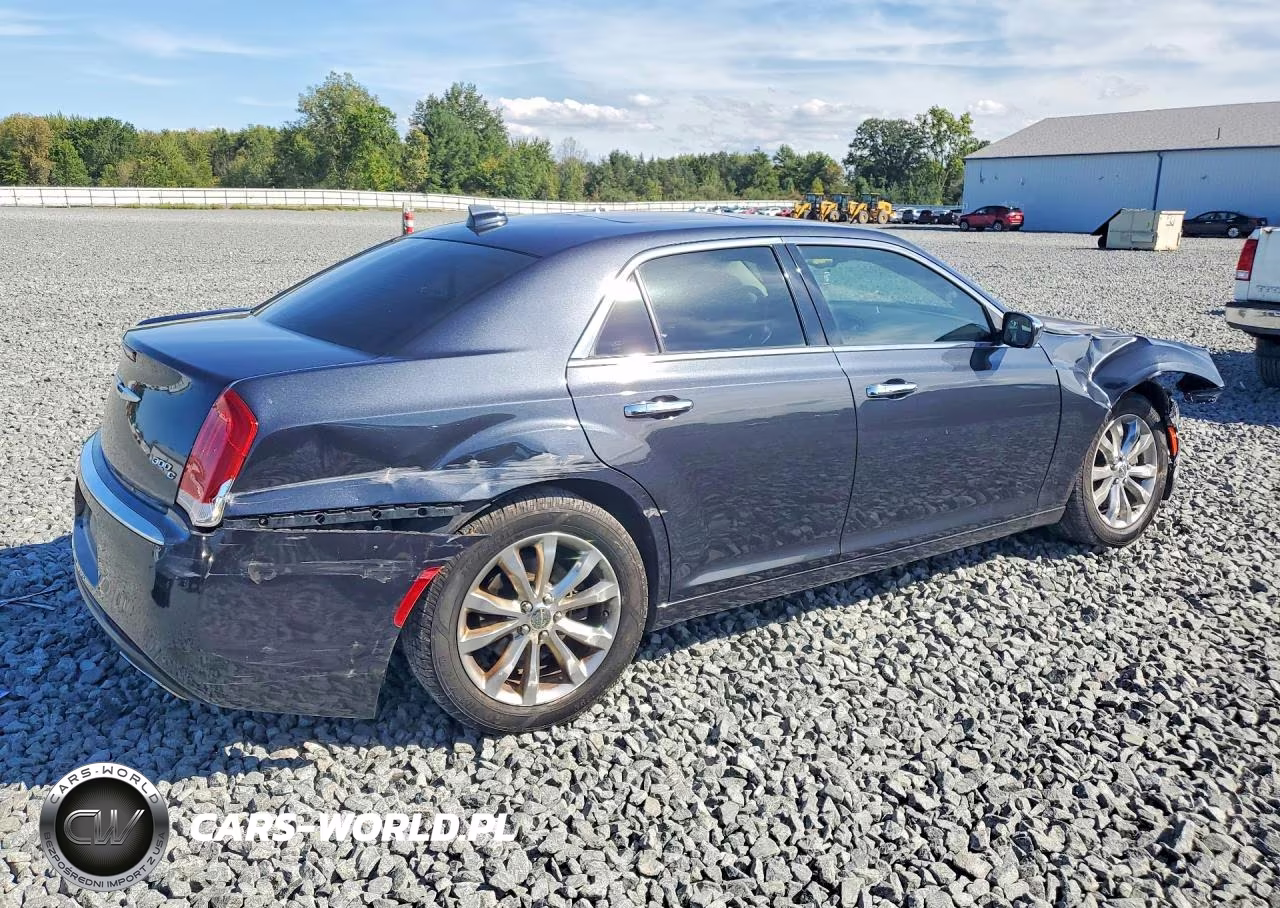 2017 Chrysler 300C VIN:2C3CCAKG6HH565613 - 3