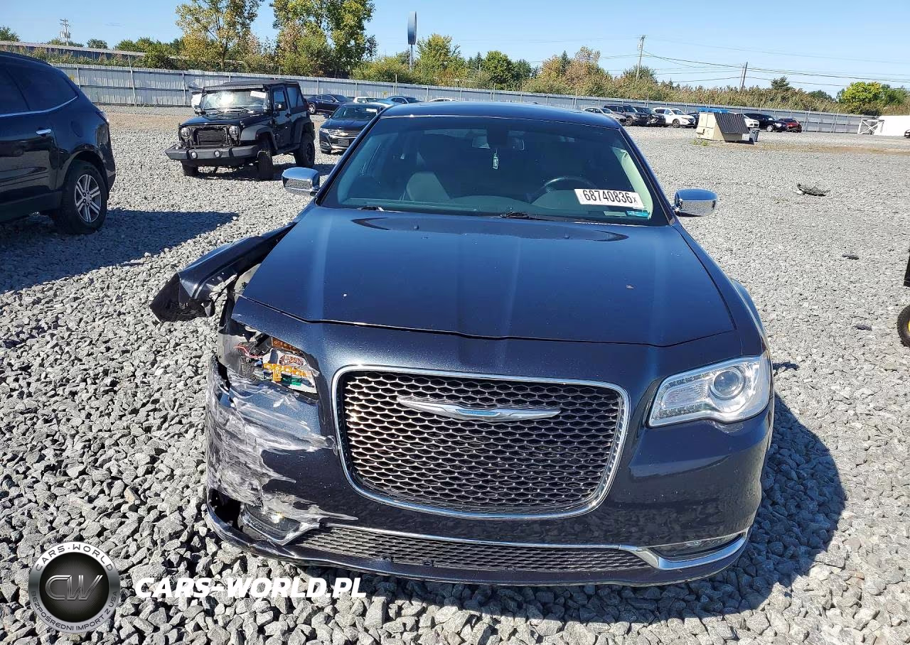 2017 Chrysler 300C VIN:2C3CCAKG6HH565613 - 5