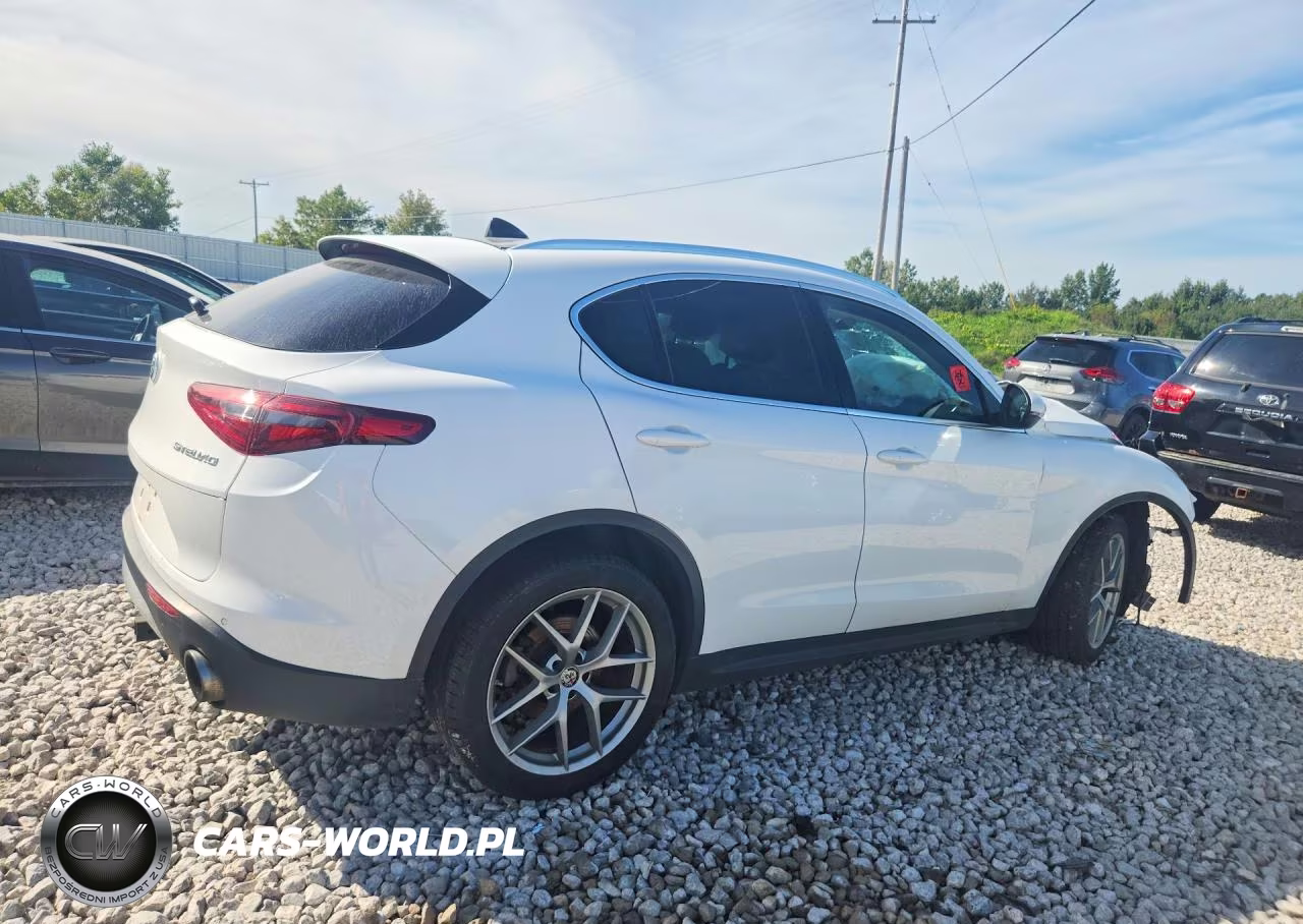 2018 Alfa Romeo Stelvio Ti Luxury VIN:ZASFAKRN1J7C16294 - 3